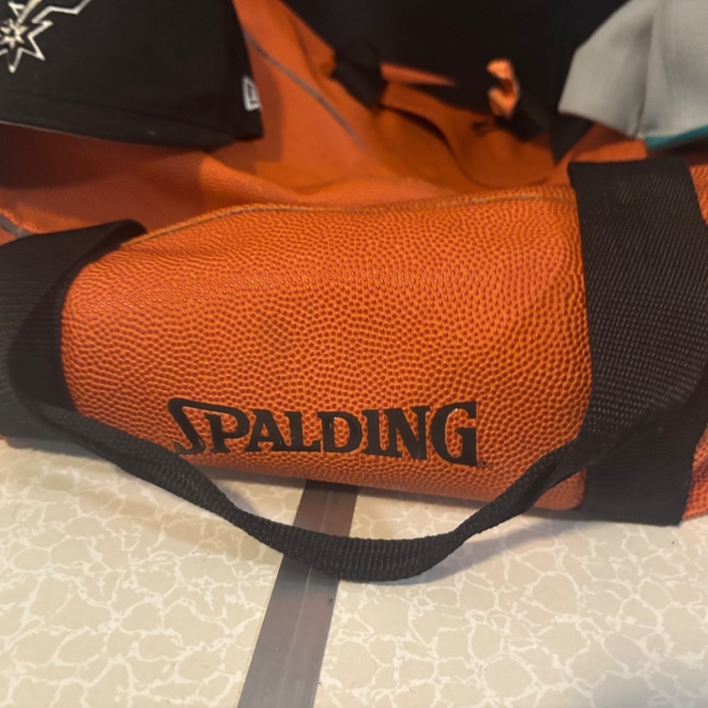 Spalding NBA Spurs Basketball Leather Duffle Bag with 2 spurs hat combo - Picture 5 of 16